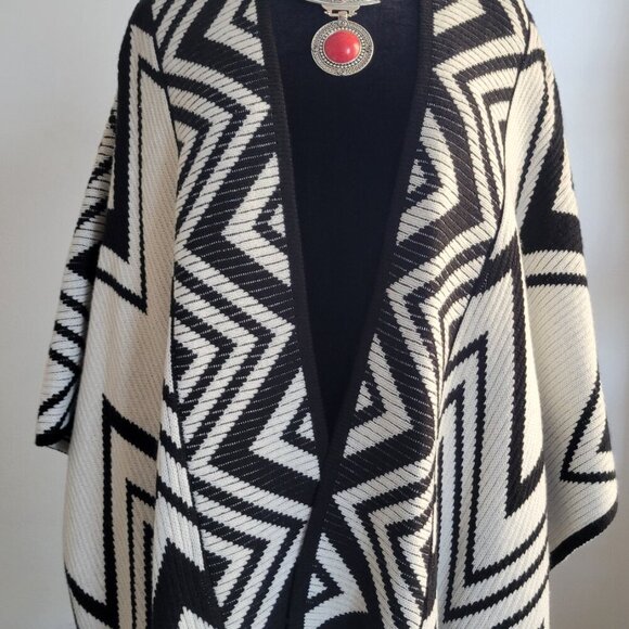 Chico’s Flowy Fringe Poncho Wrap Sweater – White & Black, One Size - Picture 8 of 16